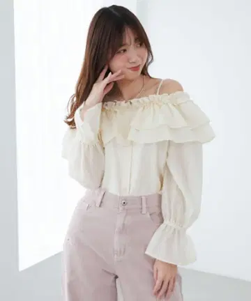 티어드 프릴 오프숄더 블라우스 MAJESTIC LEGON