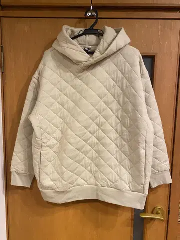 Helly Hansen 퀼팅 후드티 베이지 M 사이즈