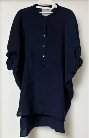 BEARDSLEY 개더 돌먼 블라우스