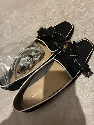 RANDA 블랙 리본 플랫슈즈 M