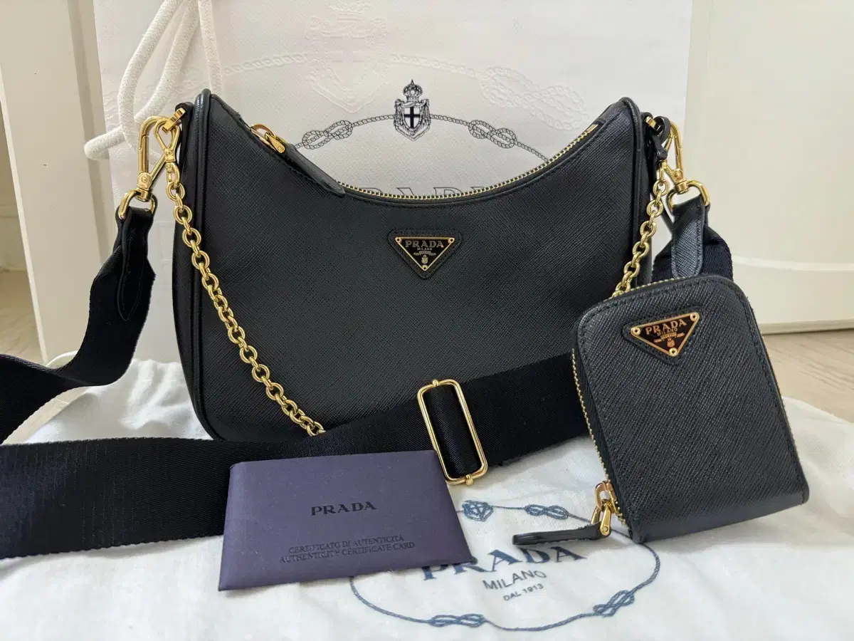 Prada Re-Edition 2005 Saffiano Shoulder Bag