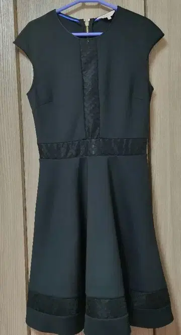 TED BAKER 슬리브리스 블랙 원피스