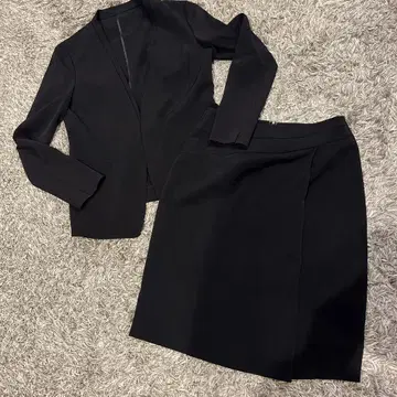 새상품급 COUP DE CHANCE 쿠 드 샹스 블랙 정장 노카라