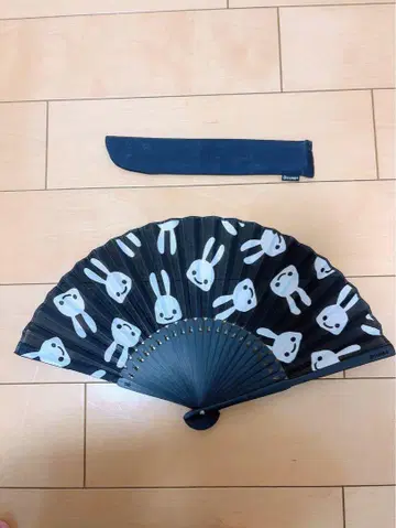 [새상품] cune 부채 블랙