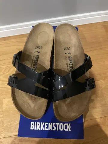 새상품급 BIRKENSTOCK 37 야오 블랙 샌들 에나멜