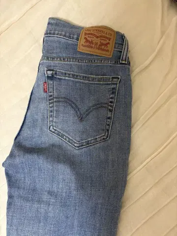 Levi's 라이트 블루 스트레이트 데님 24