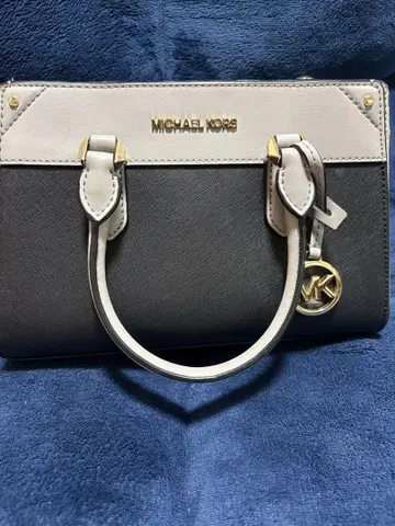 MICHAEL KORS 그레이 화이트 핸드백