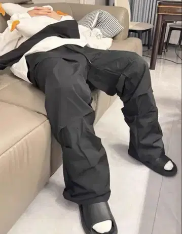 Blacklists nylon pants