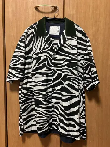 sacai 제브라 패턴 오픈 카라 셔츠