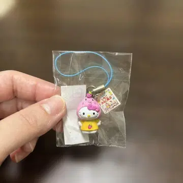 레어 키티 딸기우유 콜라보 스트랩