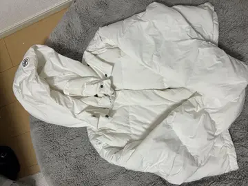 화이트 후드 부착 다운 자켓