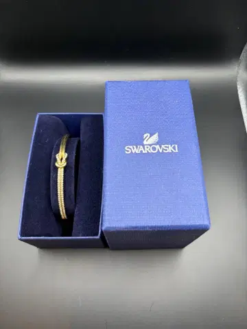 Swarovski 골드 매듭 디자인 팔찌
