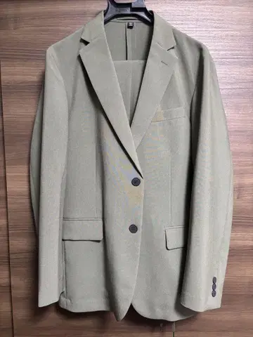 GU 셋업 카키 L 워셔블