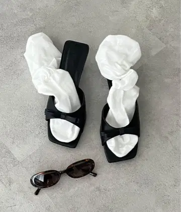 square toe ribbon sandals