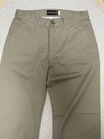T&C SURF DESIGNS 베이지 치노 팬츠