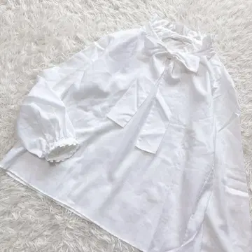 2025 SS 보르지 글로스 아문젠 프릴 칼라 블라우스