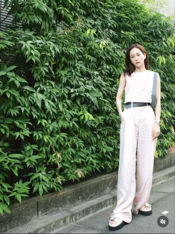 [ 마에다 아츠코 씨 착용 ] ZARA 와이드 다트 팬츠
