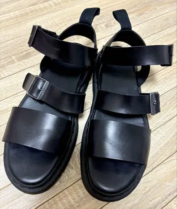 Dr. Martens 샌들 UK9
