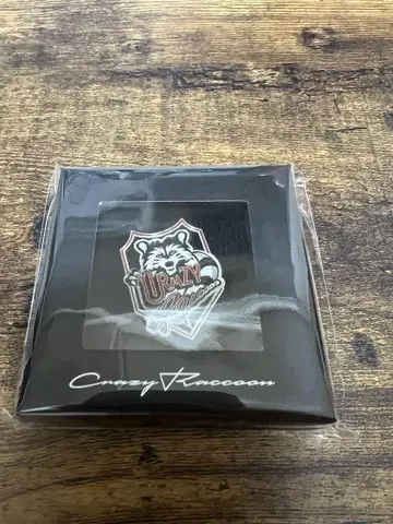 Crazy Raccoon 엠블럼 핀 배지 핀즈 CR 스토어