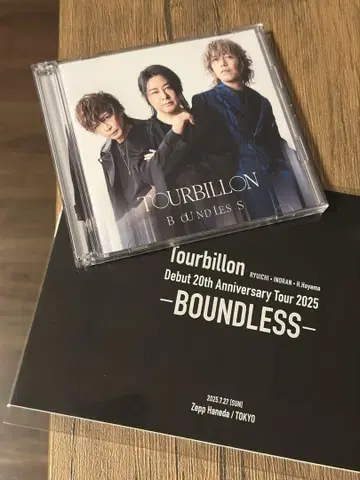 Tourbillon BOUNDLESS 회장 한정판 Blu-ray 포함