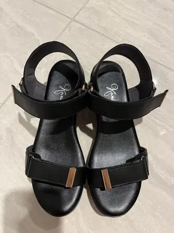 [미사용 새상품] 긴자 카네마츠 가죽 스포츠 샌들 블랙 23cm