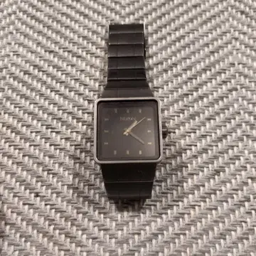 NIXON 블랙 시계