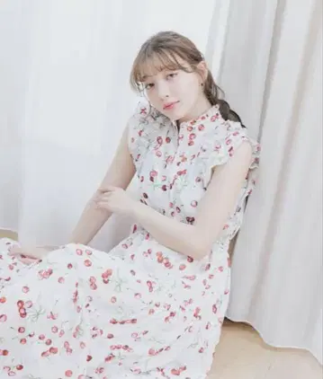 LILLIAN CARAT 전개 프린트 티어드 원피스 체리