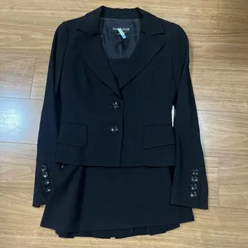 요코돌 블랙 수트 (테일러드)