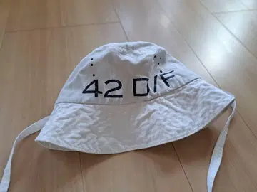 C-PLUS HEADWEAR 씨플러스헤드웨어 영문 로고 사파리 햇 화이트