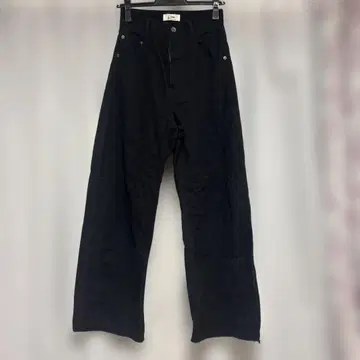 Qnt. 블랙 부츠컷 팬츠