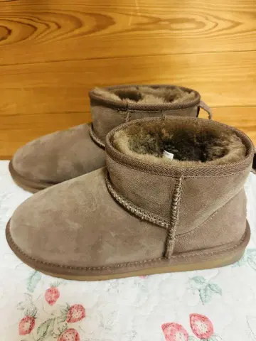 EMU Australia 브라운 어그 부츠