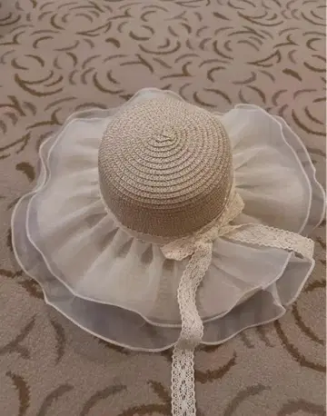 프릴 장식 베이지 밀짚모자