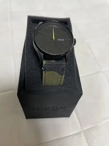 미사용 새상품 NIXON SENTRY LEATHER 블랙/카모