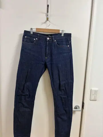 A.P.C. PETIT NEW STANDARD 테이퍼드 스트레이트 데님