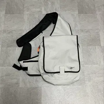 Reebok 00s~TECH 레코드 백 Y2K
