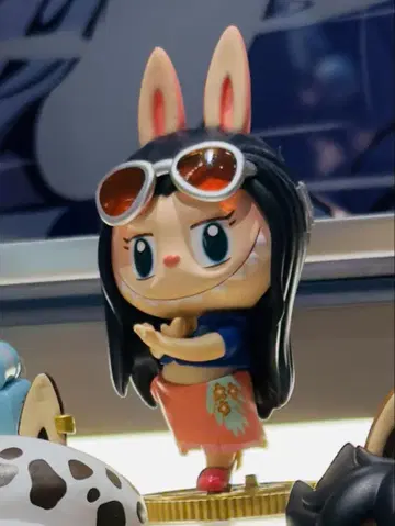 POPMART ONE PIECE x LABUBU 콜라보 로빈