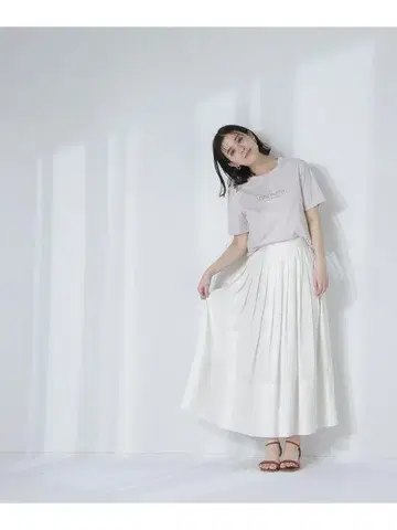 새상품 턱 플리츠 플레어 스커트