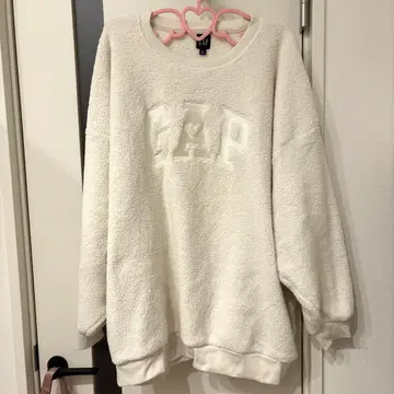 GAP 오버사이즈 보아 하트 로고 맨투맨 화이트