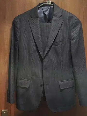 블랙 계열 스트라이프 비즈니스 정장 상하의 혼