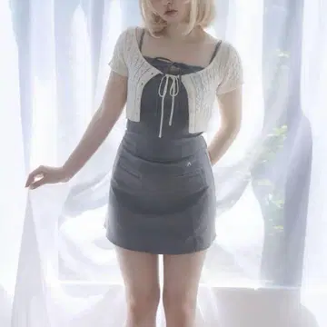 andmary Quinn set up gray