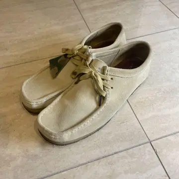 CLARKS 스웨이드 신발 베이지