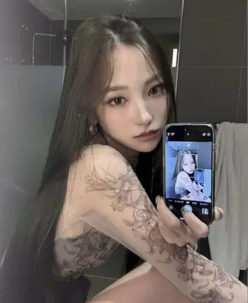MELT THE LADY lily tattoo tops black