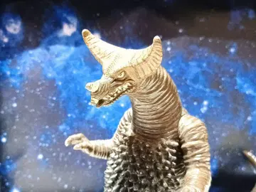 [단종] 해외 작품 27 파워드 고모라 17cm 울트라맨