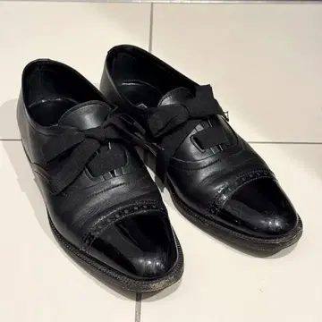 마놀로 블라닉 블랙 가죽 로퍼