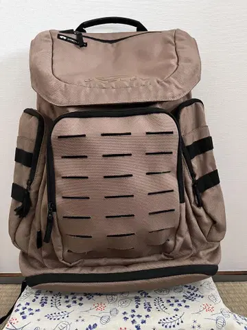 Oakley 베이지 백팩