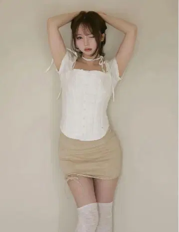 [ andmary ] Kitty frill blouse