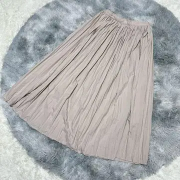 센스 오브 플레이스 베이지 플리츠 롱 스커트 프리 어반 리서치