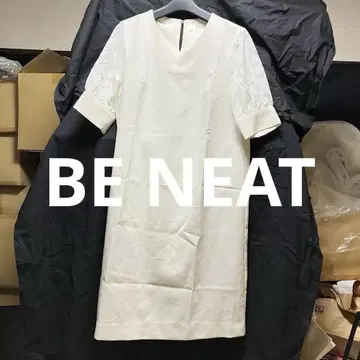 [새상품급] [BE NEAT / 비니트] 반팔 무릎 기장 원피스 / V넥
