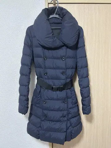 새상품급 TATRAS 네이비 다운 자켓 벨트 포함 아고냐