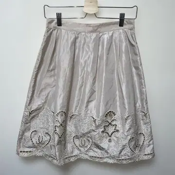 슈퍼뷰티 베이지 자수 플레어 스커트 무릎 기장 고급 42 L